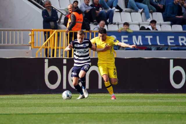 Düşme hattı alev alev! İstanbul derbisinde ev sahibine tek gol yetti Düşme hattı alev alev! İstanbul derbisinde ev sahibine tek gol yetti