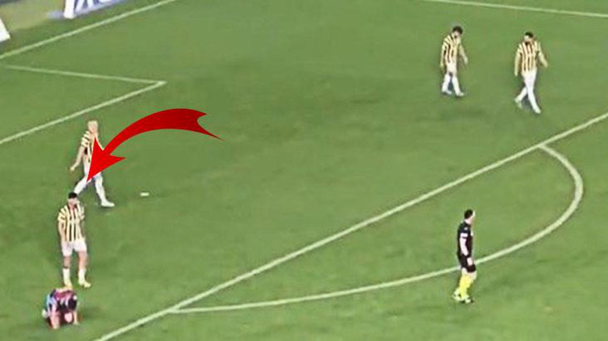 Samet Akaydin, secdeye giden futbolcuya tükürdü mü? Tartışmalara nokta koyacak açı ortaya çıktı