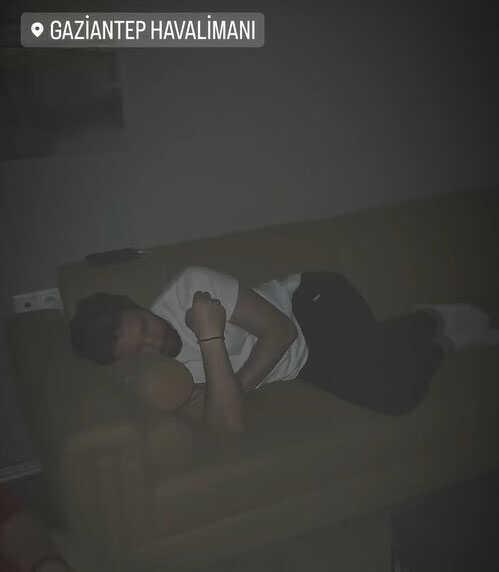 Seferlerin durduğu Gaziantep Havalimanı'nda mahsur kalan Adem Kılıçcı, yaşadıklarını Haberler.com'a anlattı Seferlerin durduğu Gaziantep Havalimanı'nda mahsur kalan Adem Kılıçcı, yaşadıklarını Haberler.com'a anlattı