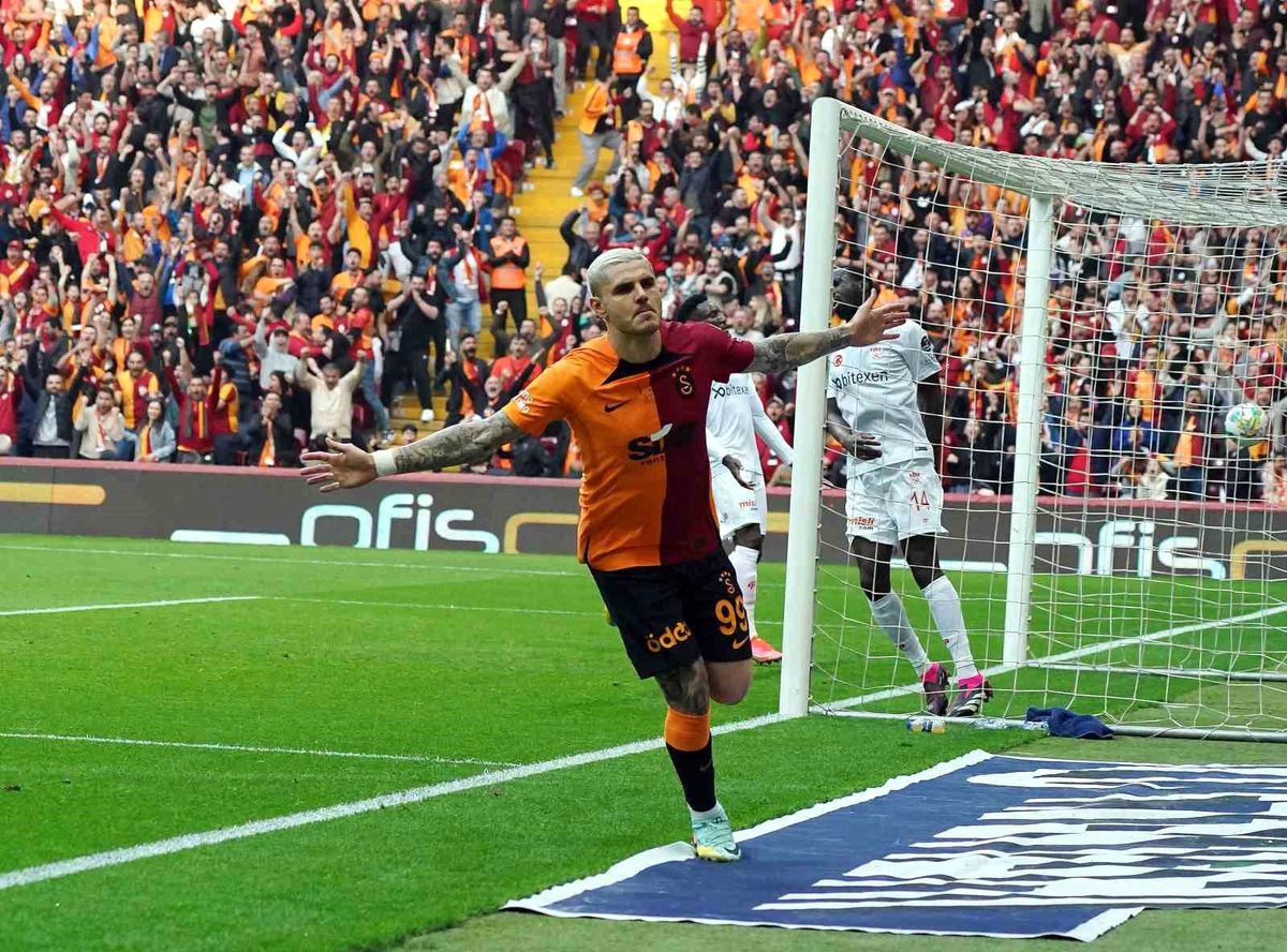 Galatasaray 1-0 Sivasspor: Maçın ilk yarısı Galatasaray'ın üstünlüğü ile tamamlandı