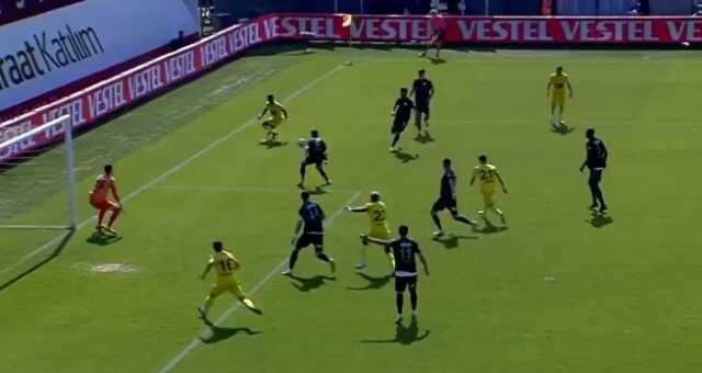 Ankaragücü'nden Mete Kalkavan isyanı! Duayen hakemlerden zehir zemberek yorumlar: Sezonun skandalı yaşandı