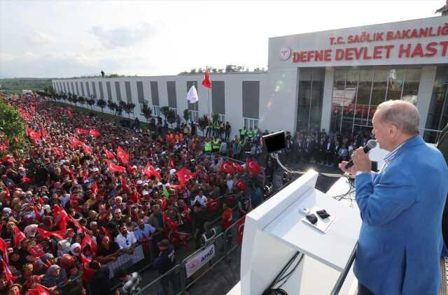 Defne Devlet Hastanesi, Cumhurbaşkanı Erdoğan'ın katılımıyla açıldı: Bir fotoğraf karesi üzerinden kem söz söyleyenleri mahcup ettik Defne Devlet Hastanesi, Cumhurbaşkanı Erdoğan'ın katılımıyla açıldı: Bir fotoğraf karesi üzerinden kem söz söyleyenleri mahcup ettik