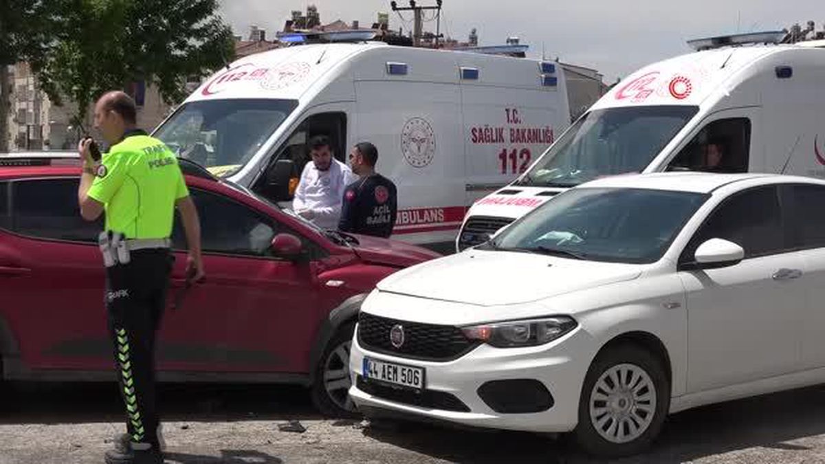 Elazığ'da trafik kazası: 2 yaralı