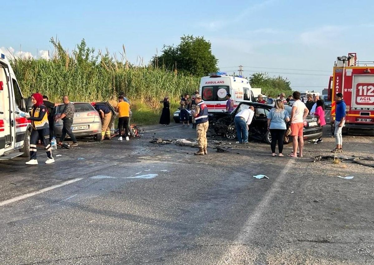 Hatay'da trafik kazası: 2 ölü, 4 yaralı