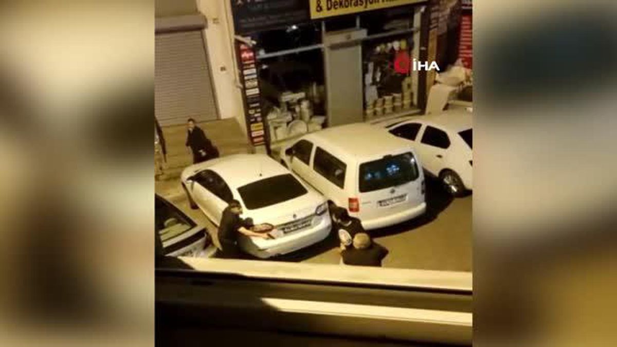 Kağıthane'de silahlı sopalı kavga kamerada