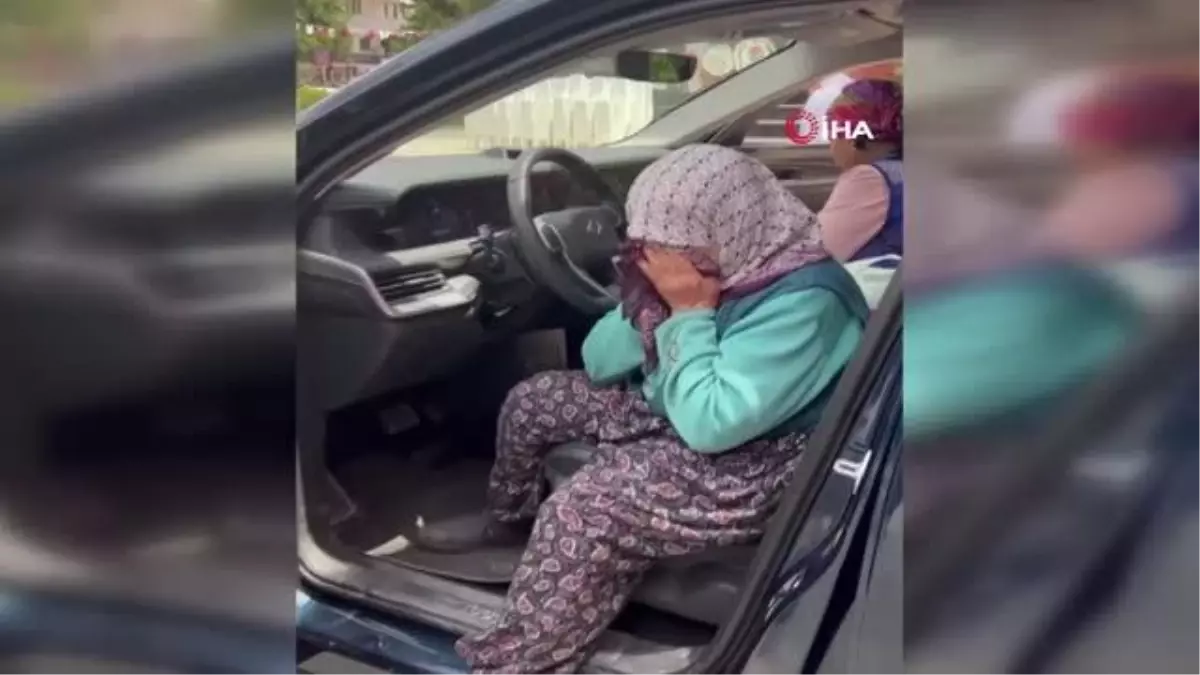 TOGG'u görünce gözyaşlarına boğulan Zülfiye nine: 'Tayyip oğlum benim ömrüm de senin olsun'