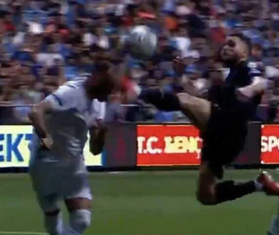 Ünlü sanatçı Zafer Algöz, Adana Demir-Beşiktaş maçında yaşananlara isyan etti: Penaltıyı yedin hocam, korkma şampiyon olmuyoruz Ünlü sanatçı Zafer Algöz, Adana Demir-Beşiktaş maçında yaşananlara isyan etti: Penaltıyı yedin hocam, korkma şampiyon olmuyoruz