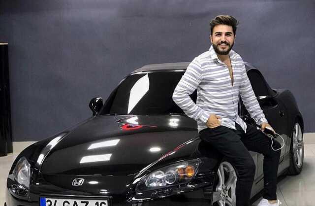 Ünlü sosyal medya fenomeni Onur Yıldız'ın yeni aldığı 14 milyon liralık lüks aracı kaza yaptı Ünlü sosyal medya fenomeni Onur Yıldız'ın yeni aldığı 14 milyon liralık lüks aracı kaza yaptı