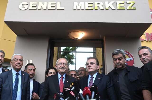 Adalet Partisi lideri Vecdet Öz: Seçimin 2. turunda Kılıçdaroğlu'na destek vereceğiz Adalet Partisi lideri Vecdet Öz: Seçimin 2. turunda Kılıçdaroğlu'na destek vereceğiz