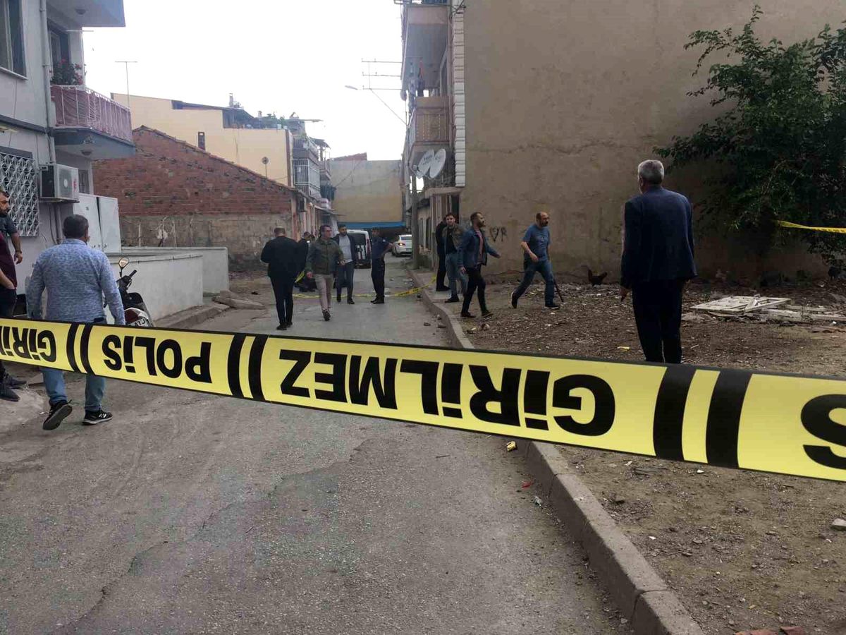 Çocukların kavgasına aileler de karıştı: 1'i polis 8 yaralı