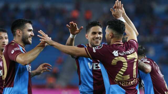 Fırtına sonunda esti! Trabzonspor, İstanbul ekibini sahasında farka boğdu