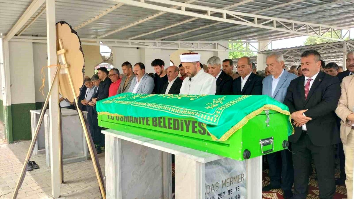 Kazada ölen 18 yaşındaki kız gözyaşları arasında toprağa verildi