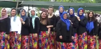 Lapseki'de geleneksel kır pikniği renkli görüntülere sahne oldu