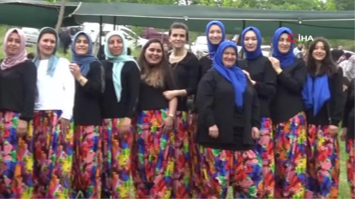 Lapseki'de geleneksel kır pikniği renkli görüntülere sahne oldu