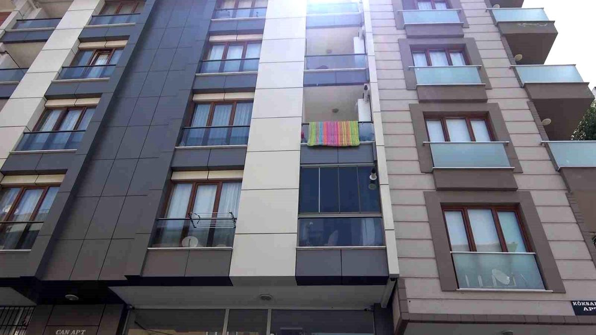 Maltepe'de yabancı uyruklu şahıs merdivenlerde ölü bulundu