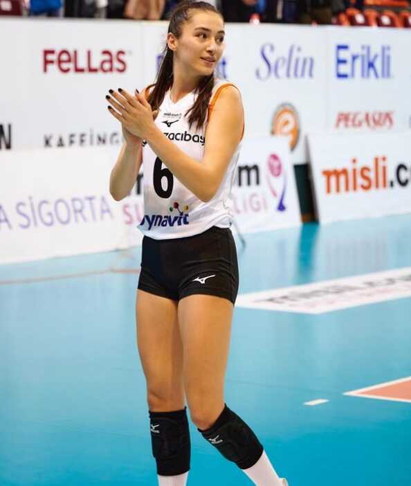 Sürpriz karar! Milli voleybolcu Saliha Şahin, yuvası Eczacıbaşı Dynavit'ten ayrıldı