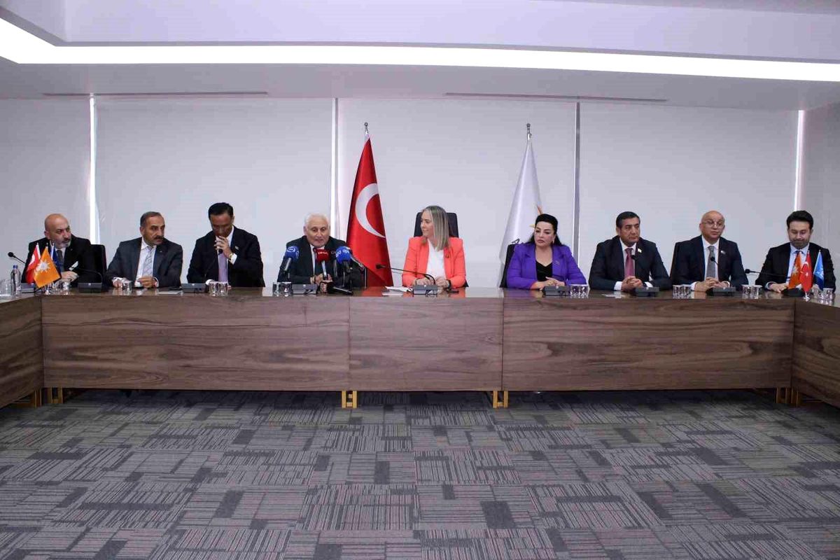 Azerbaycan heyetinden AK Parti'ye seçim öncesi başarı dileği