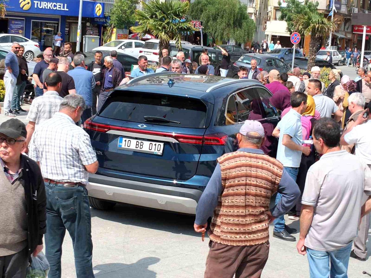 Burhaniyeliler TOGG'a hayran kaldı