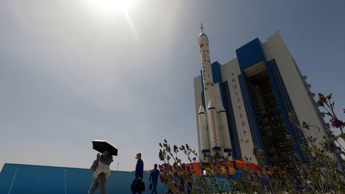 Çin, Shenzhou-16 Mürettebatlı Uzay Aracını Fırlatmaya Hazırlanıyor