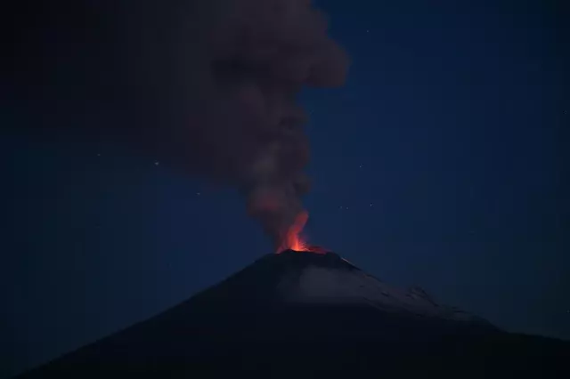 Meksika'daki Popocatepetl Yanardağı Faaliyete Geçti Meksika'daki Popocatepetl Yanardağı Faaliyete Geçti