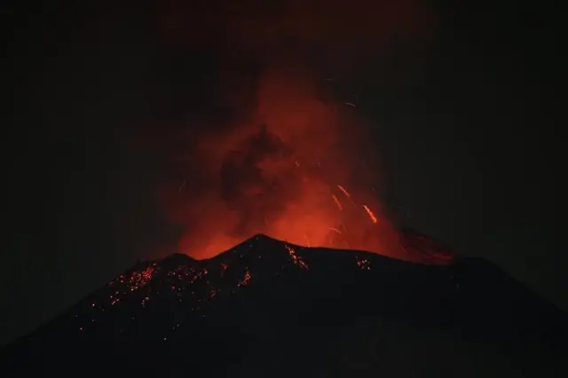 Meksika'daki Popocatepetl Yanardağı Faaliyete Geçti Meksika'daki Popocatepetl Yanardağı Faaliyete Geçti