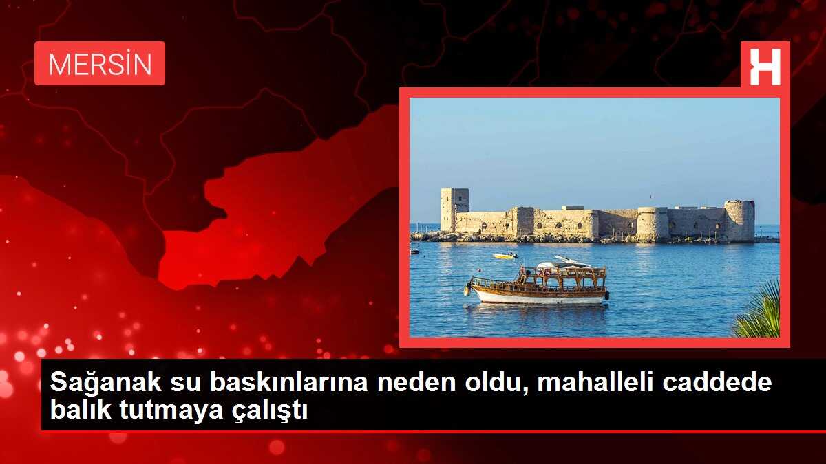 Sağanak su baskınlarına neden oldu, mahalleli caddede balık tutmaya çalıştı