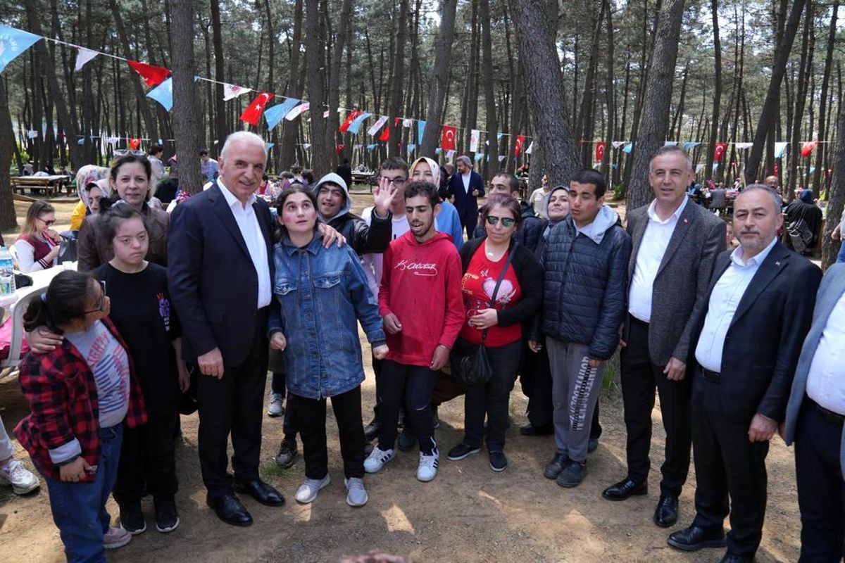 Ümraniye'de gerçekleşen piknikte engeller ortadan kalktı