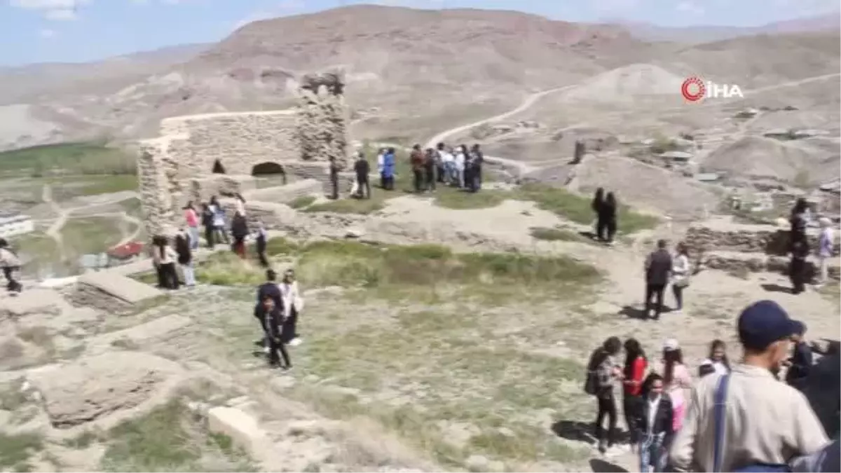 Başkaleli 330 öğrenci Van'ı gezdi