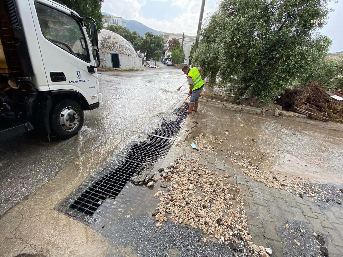 Bodrum Belediyesi Ekipleri, Etkili Sağanak Yağış Nedeniyle Teyakkuza Geçti