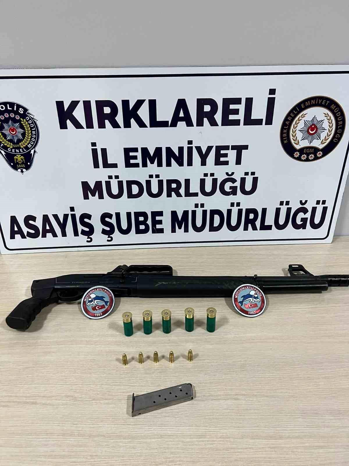 Kırklareli'de tabanca, tüfek ve uyuşturucu ele geçirildi