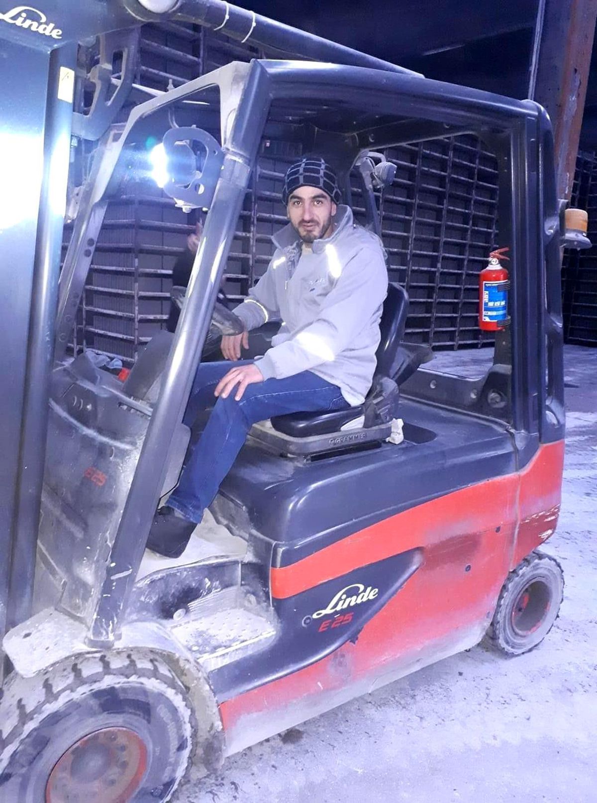 Kum karma makinesine düşen işçi feci şekilde can verdi