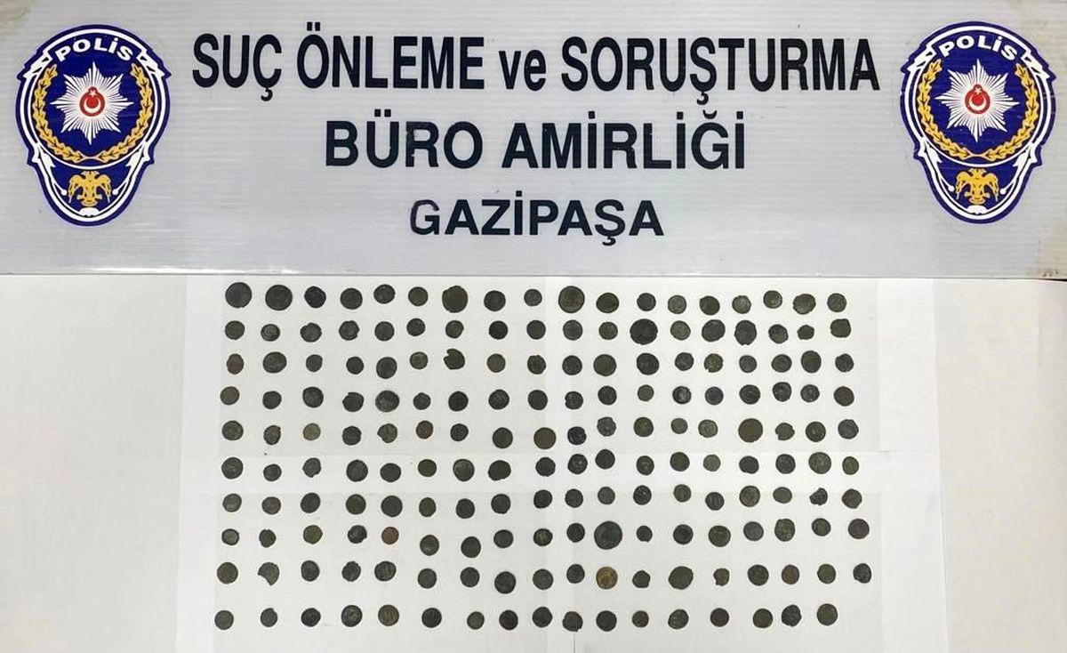 Motosiklet oturağında Roma dönemine ait 179 adet sikke ile yakalandı