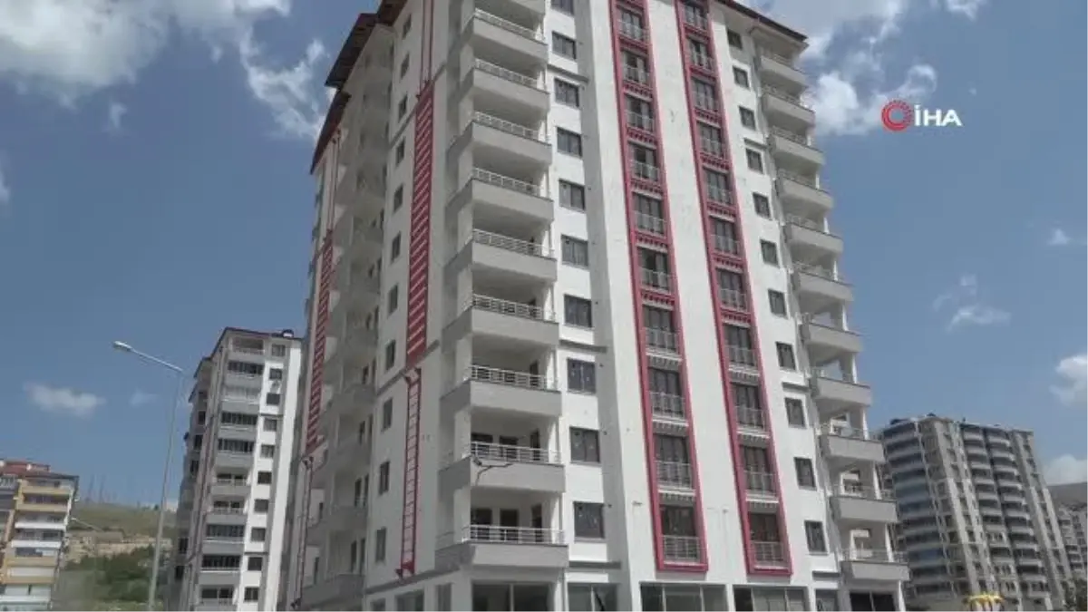 Oğlunu silahla yaralayanların ofisini basan öfkeli baba ortalığı savaş alalına çevirdi