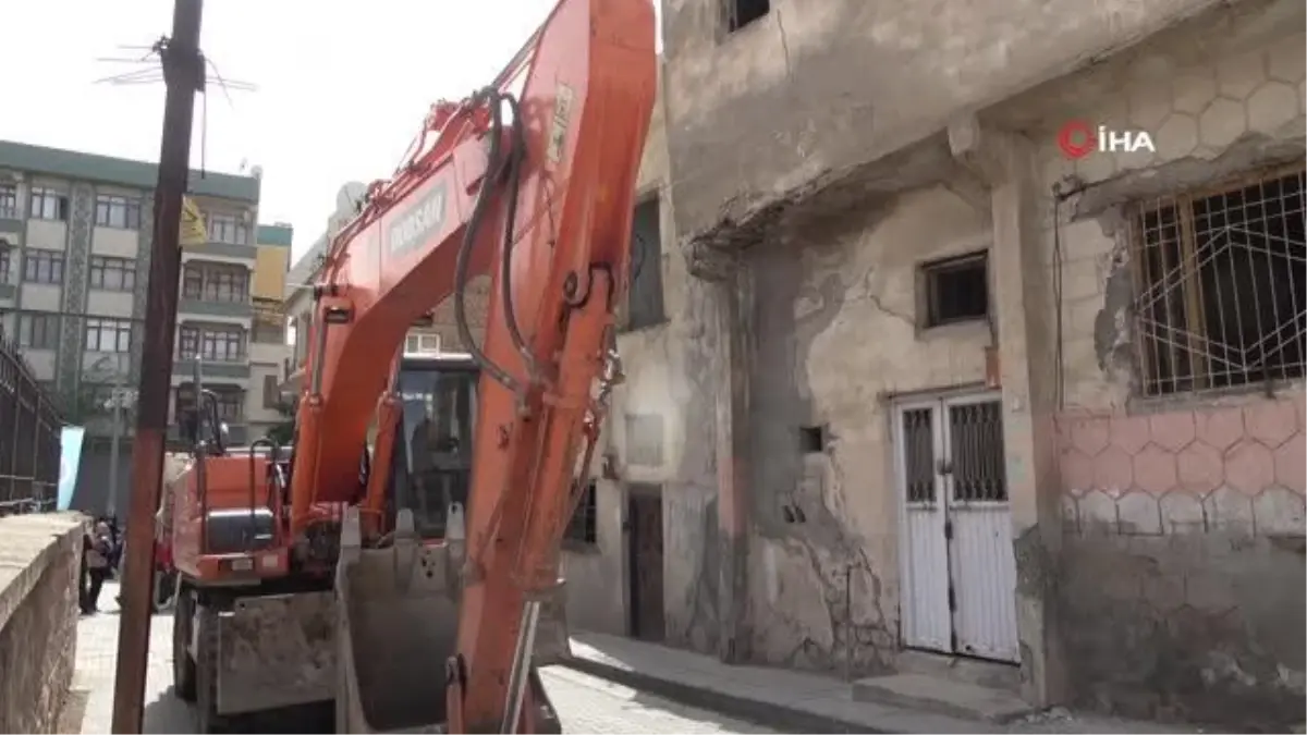 Siirt kentsel dönüşüm için kepçe vuruldu