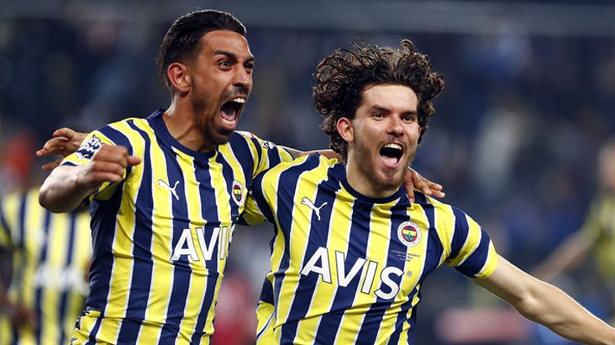 Son Dakika: Sivasspor'u eleyen Fenerbahçe, Ziraat Türkiye Kupası'nda adını finale yazdırdı
