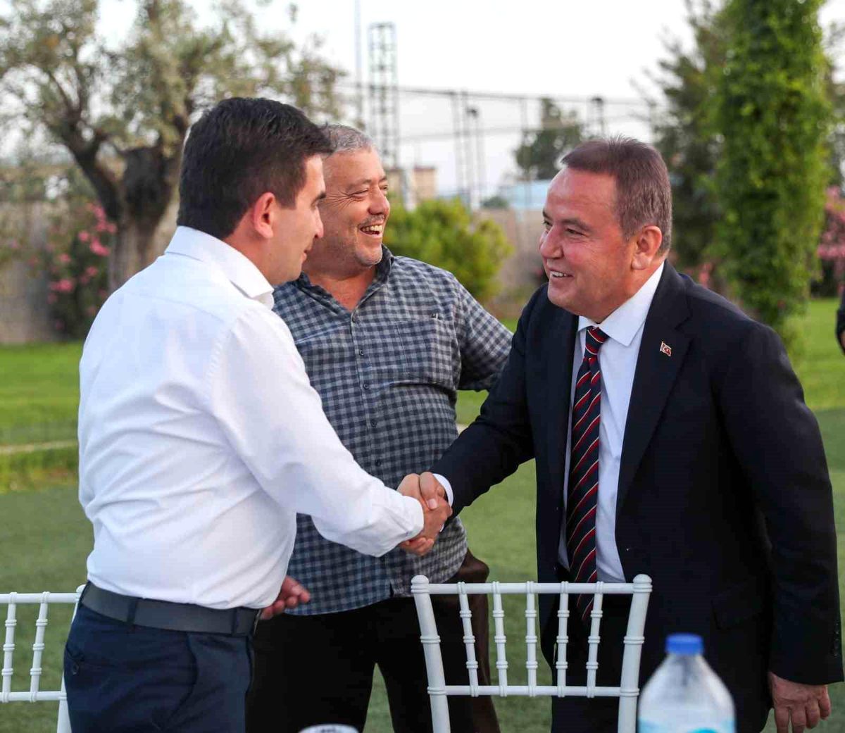 Antalya Büyükşehir Belediye Başkanı Muhittin Böcek Alanya'da muhtarlar ve STK temsilcileriyle bir araya geldi