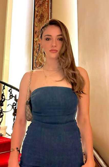 Bu halini unutun! Katıldığı davette giydiği kıyafetle büyüledi: Tablo gibisin