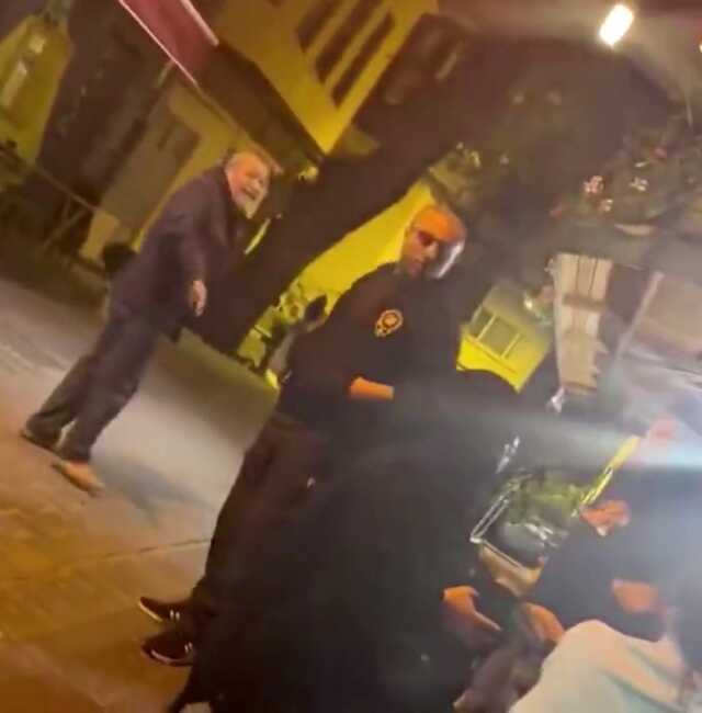 Üsküdar'da çarşaflı kadınları kovan işletmenin ruhsatı iptal edildi