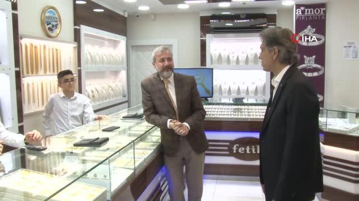 AK Partili Milletvekili Mustafa Demir, Fatih'te esnafı ziyaret etti