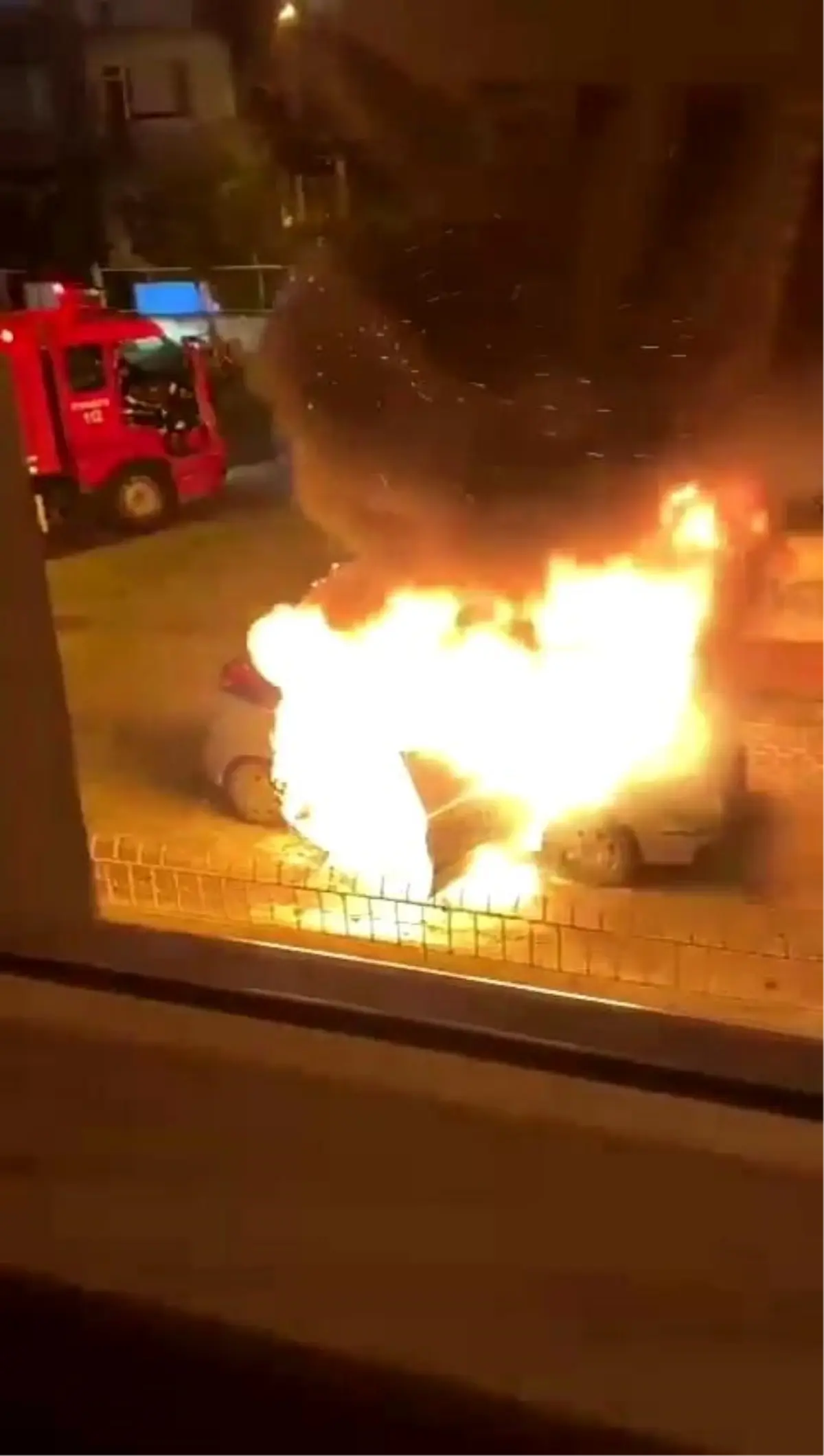 Amasya'da Yanan Otomobil Alev Topuna Döndü