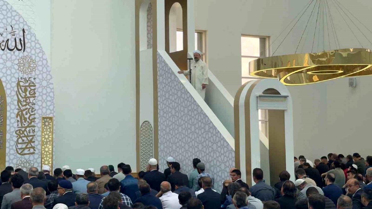 Diyanet İşleri Başkanı Erbaş: 'Ayasofya'yı fethin sembolüne, İslam'ın mabedine dönüştüren, Peygamberimiz'(Sallallahü aleyhi ve sellem)in müjdesine...