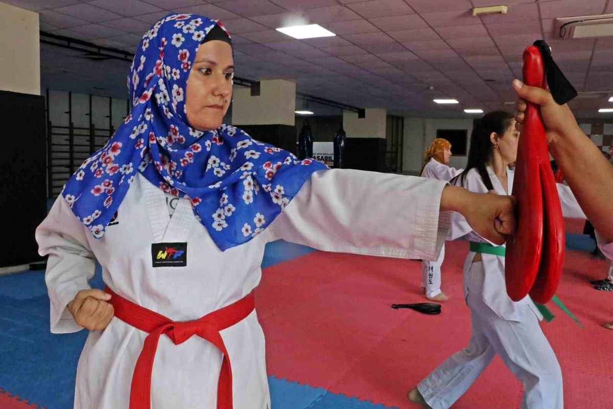 Hamile 4 çocuk annesi tekvando sporcusu