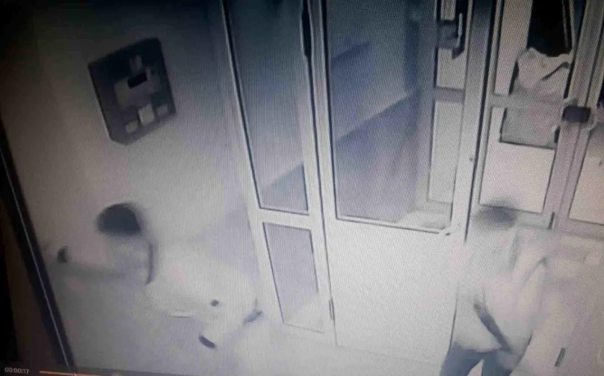 Malatya'da husumetlilerin silahlı ev baskını kamerada