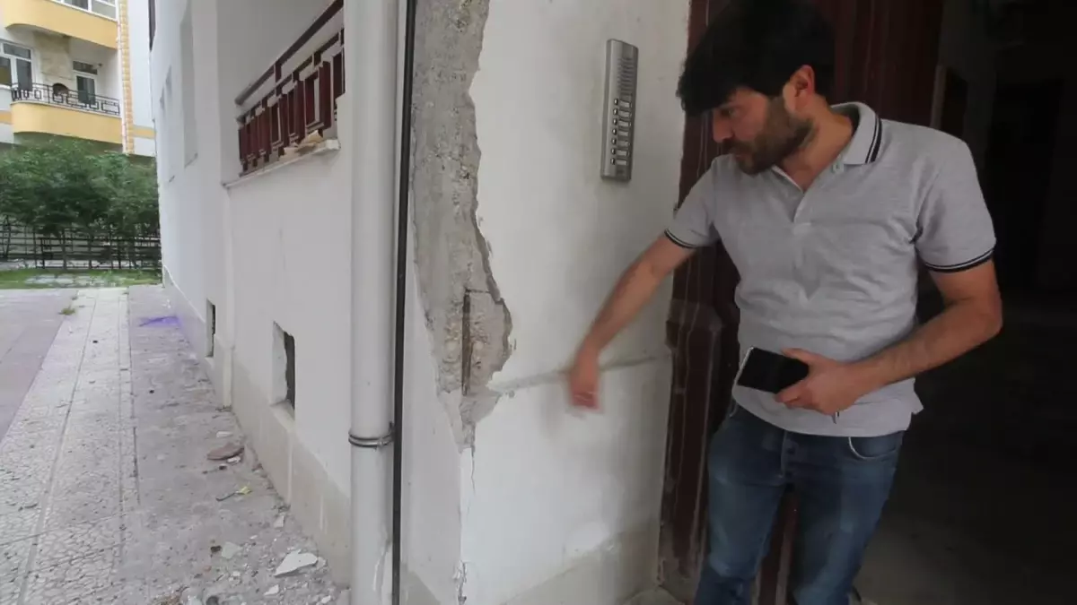 Malatya'da üç kez ağır hasarlı raporu verilen binaya itiraz sonrası az hasarlı raporu verildi