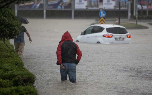 Meteoroloji sağanak için saat verdi! 7 bölge için de önemli uyarı