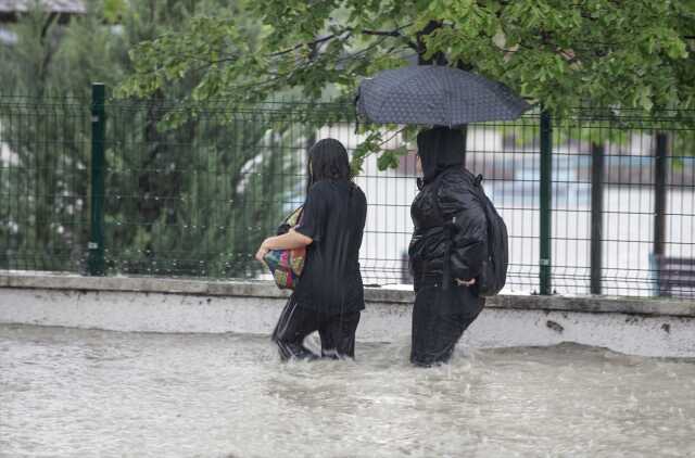 Meteoroloji sağanak için saat verdi! 7 bölge için de önemli uyarı