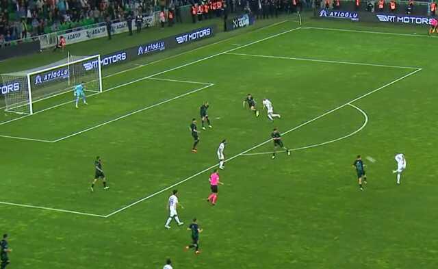 Sakaryasporlu Ümit Kurt'un, Eyüpsporlu Alparslan'ın muhteşem golü için yaptığı yorum dinleyenleri kahkaya boğdu