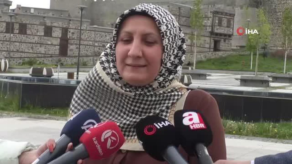Şehit annesinden tepki: 'Biz vatan sağ olsun diyoruz, onlar Öcalan'a, Selahattin'e özgürlük diyorlar'