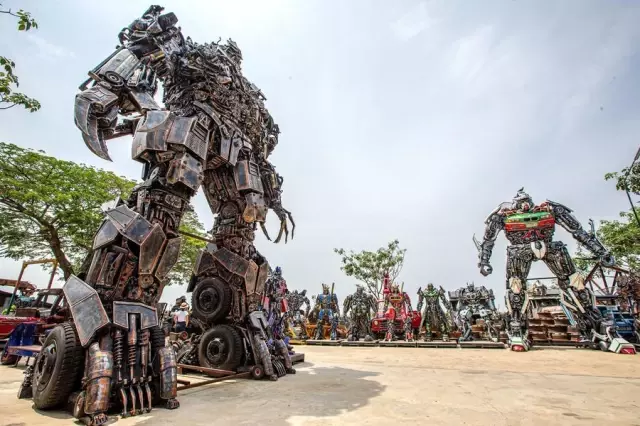 Tayland'daki Transformers Müzesi Geri Dönüşüme Dikkat Çekiyor Tayland'daki Transformers Müzesi Geri Dönüşüme Dikkat Çekiyor