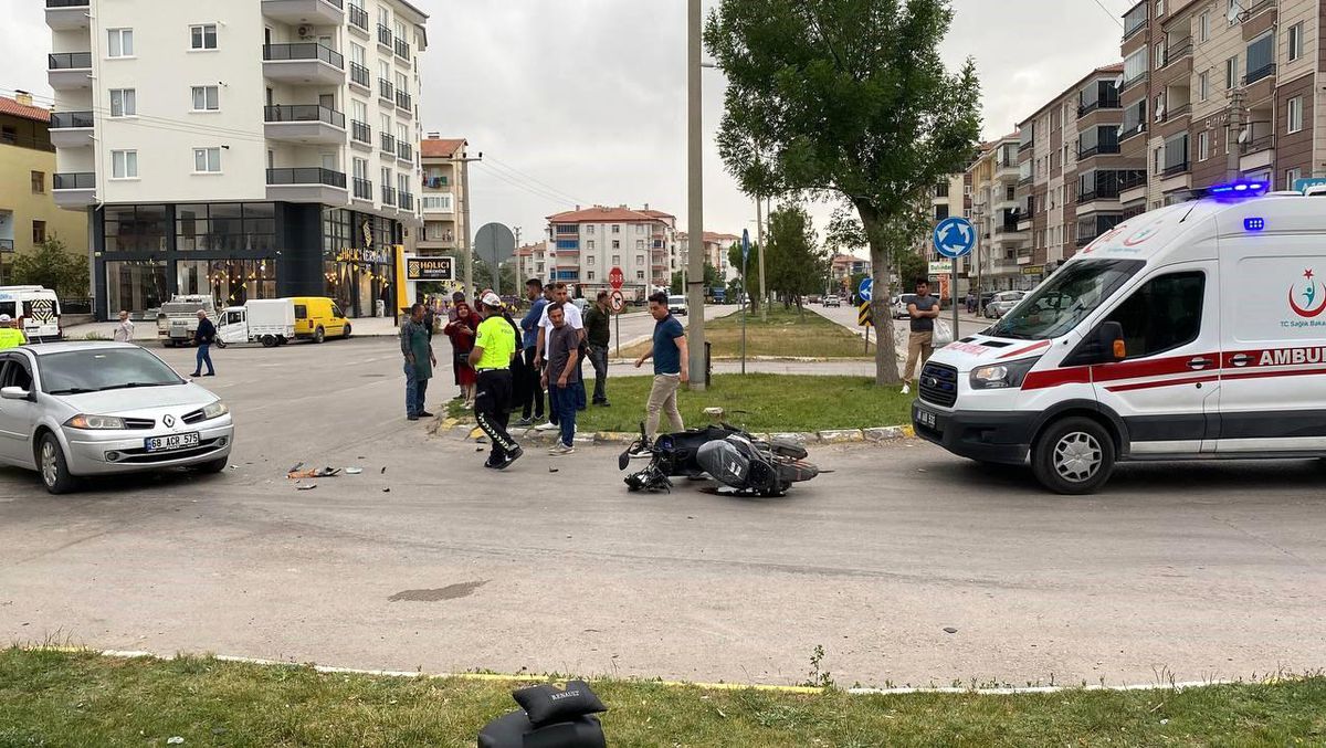 Aksaray'da Otomobil ile Motosiklet Çarpıştı: 2 Yaralı